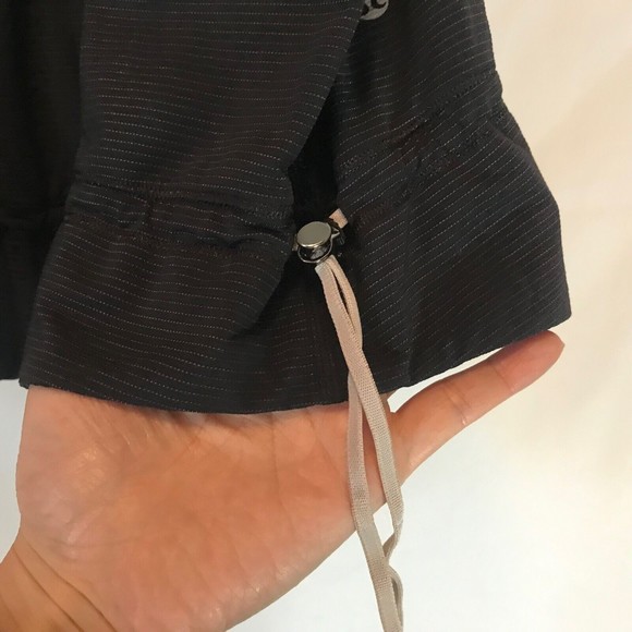 Lululemon Rest Less Tank. Black Apex Stripe Built In Bra size 8 - Picture 3 of 9